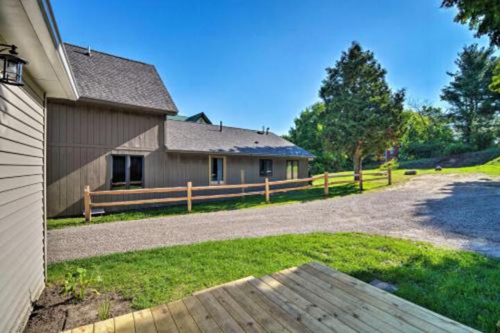 Cedar Home W / Deck + Grill Mins. To Lakes! - thumb 1