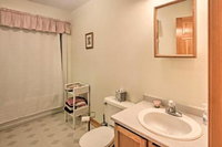 Limerick Lakehouse w / DeckGrillPrivate Dock