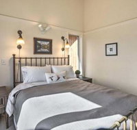 Modern Cabin w / Balcony Views  Fireplace - Accommodation Los Angeles