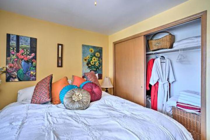 South Denver Lake Home W / Large Yard & Hammock - thumb 5