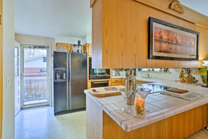 South Denver Lake Home W / Large Yard & Hammock - thumb 2