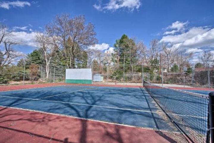 South Denver Lake Home W / Large Yard & Hammock - thumb 1