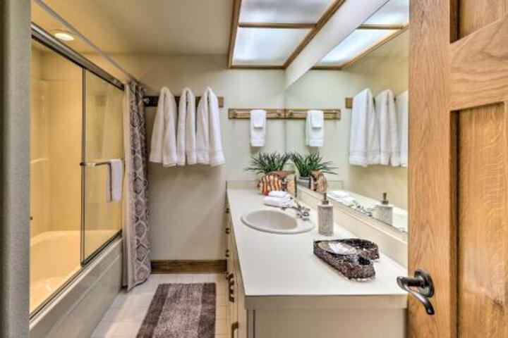 Serene Escape On Flathead Lake W / Boat Dock! - thumb 2