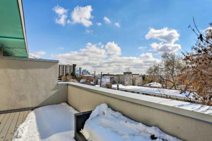 Walk To Broncos Stadium Townhome W / Rooftop Patio - thumb 1