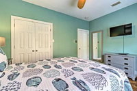 Charming Coastal Cottage Walk to Beach  Downtown