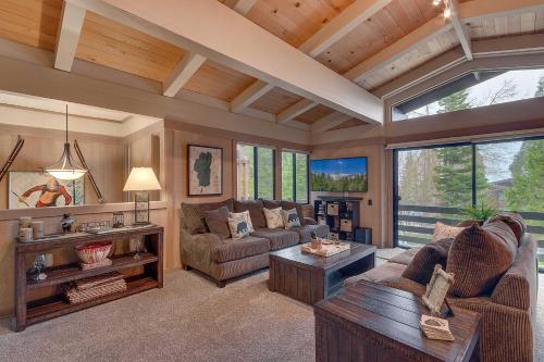 Tahoe City Condo W / Deck Walk To Lake & Pool - thumb 3