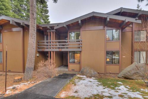 Tahoe City Condo W / Deck Walk To Lake & Pool - thumb 2