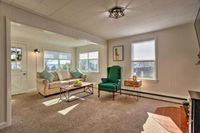 Charming Retreat w / Bay Views Walk to Beach