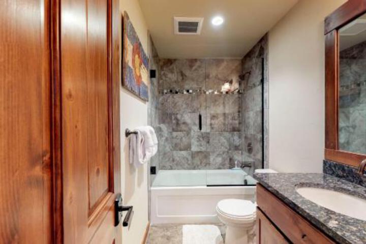 Cozens Pointe Retreat - thumb 0