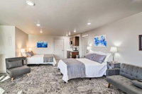 Serene Anchorage Getaway w / Mountain Views