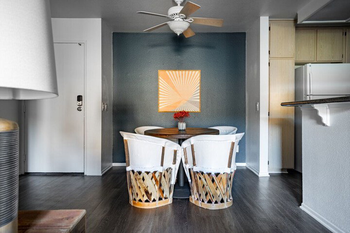 WanderJaunt Stylish Mission Valley Apts - thumb 1