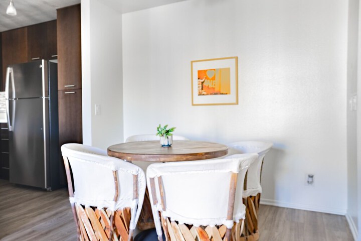 WanderJaunt Stylish Mission Valley Apts - thumb 4