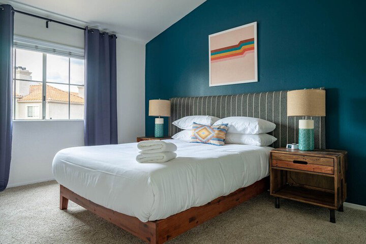 WanderJaunt Stylish Mission Valley Apts - thumb 2