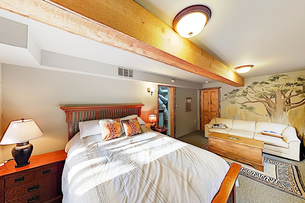 New Listing! Amazing Moonridge Getaway W / Decks 4 Bedroom Home - thumb 5