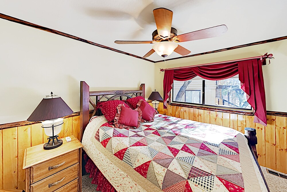 New Listing! Amazing Moonridge Getaway W / Decks 4 Bedroom Home - thumb 4