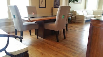 Gorgeous 4 Bedroom Victorian Townhouse - thumb 1