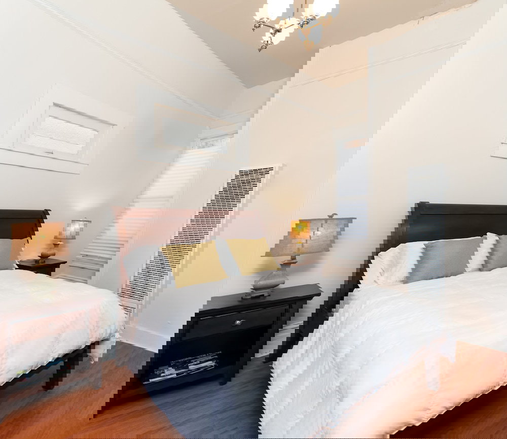 Gorgeous 4 Bedroom Victorian Townhouse - thumb 4