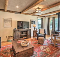 Fam Friendly Clovis Hideaway with Yard  Pergola - Accommodation Los Angeles