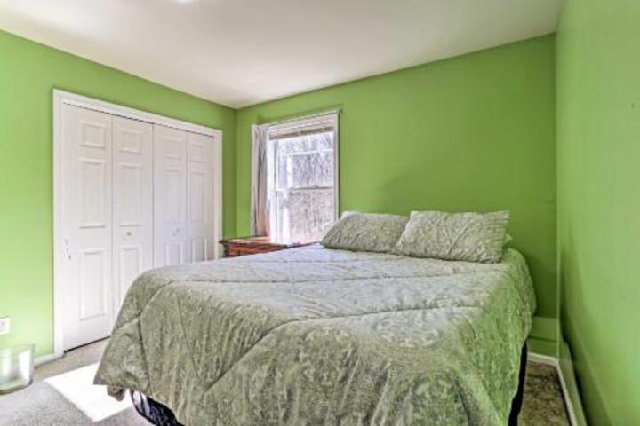 Poconos Family Getaway 7Mi To Waterfalls & Trails - thumb 1