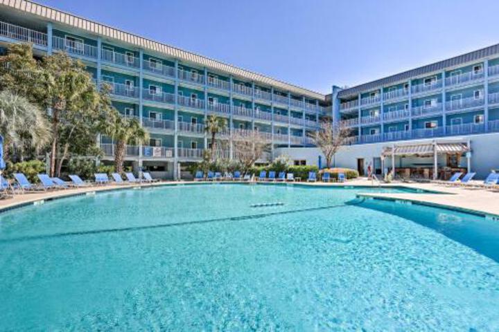 Family Friendly Resort Getaway With Amenities! - thumb 1