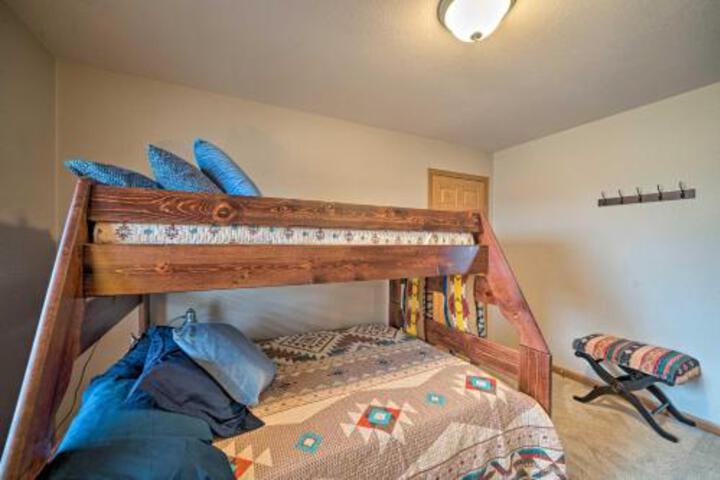 Yellowstone Country Retreat W / Deck & Views! - thumb 6