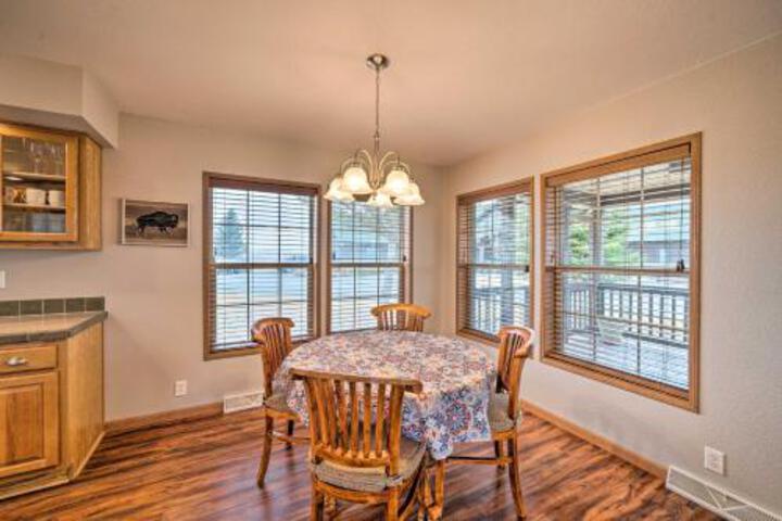 Yellowstone Country Retreat W / Deck & Views! - thumb 1