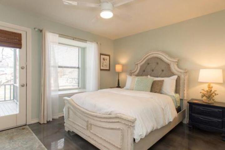 Porch Grove Southern Charm At Its Finest On Cedar Creek Lake - thumb 5