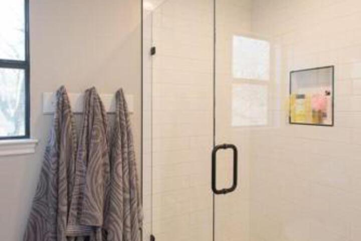 Porch Grove Southern Charm At Its Finest On Cedar Creek Lake - thumb 2