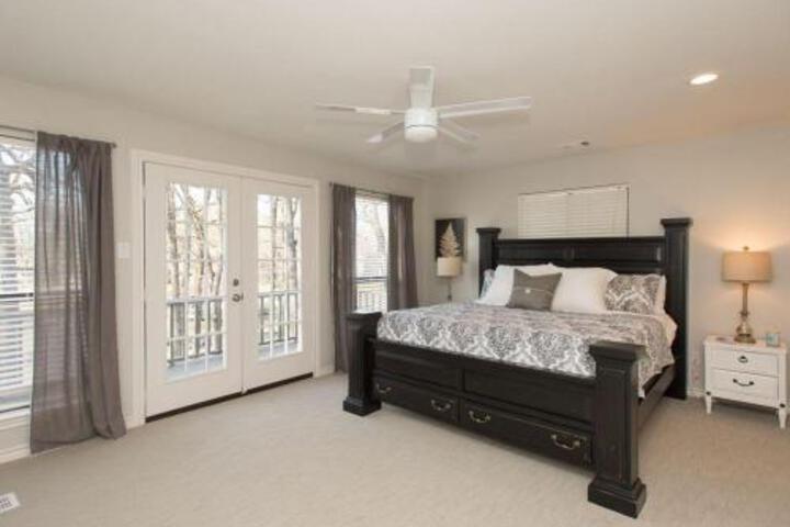 Porch Grove Southern Charm At Its Finest On Cedar Creek Lake - thumb 1