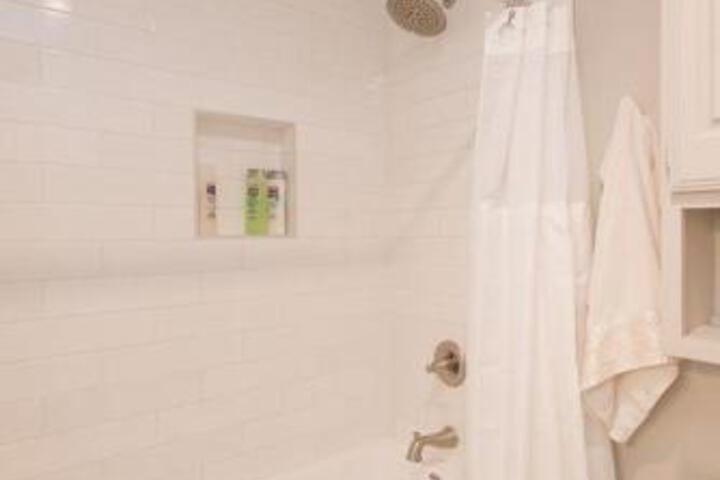 Porch Grove Southern Charm At Its Finest On Cedar Creek Lake - thumb 3