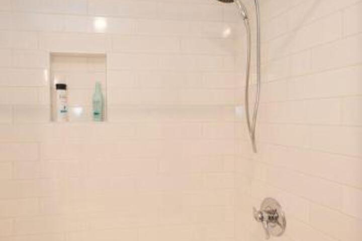 Porch Grove Southern Charm At Its Finest On Cedar Creek Lake - thumb 4