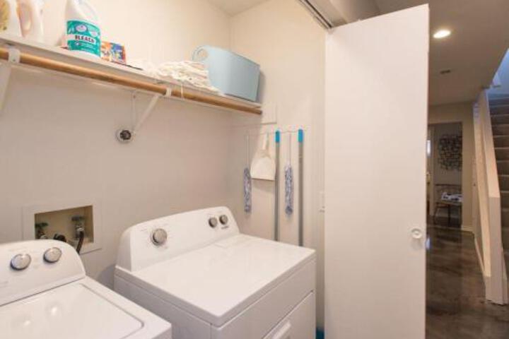 Porch Grove Southern Charm At Its Finest On Cedar Creek Lake - thumb 6