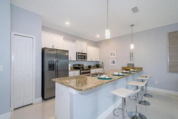 (JC4790) Storey Lake Home 4 / 3 Private Pool Lake & Free Waterpark - thumb 2