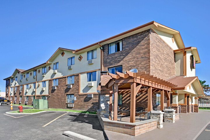 Super 8 By Wyndham Roseville/Detroit Area - thumb 1