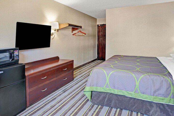 Super 8 By Wyndham Roseville/Detroit Area - thumb 6