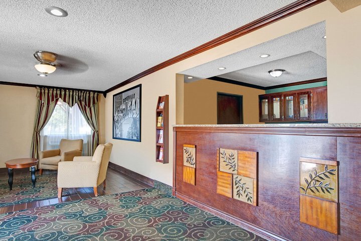 Super 8 By Wyndham Roseville/Detroit Area - thumb 2