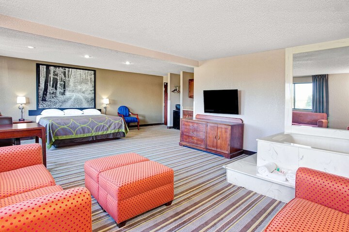 Super 8 By Wyndham Roseville/Detroit Area - thumb 4