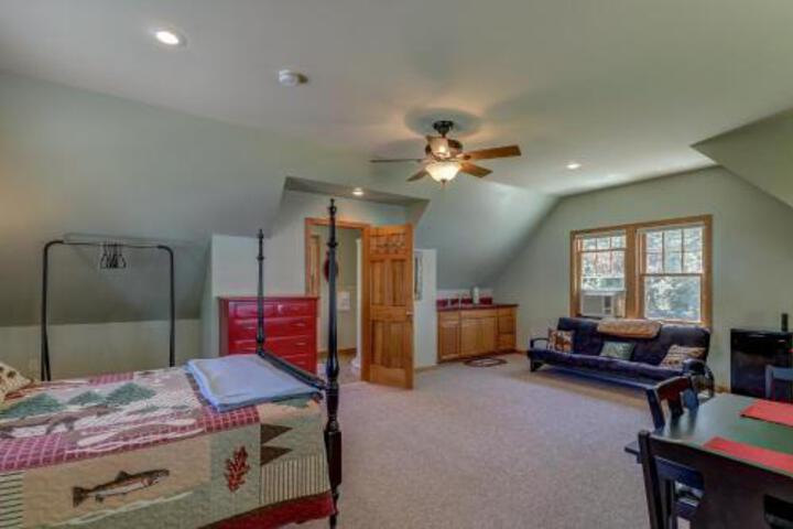 Lake Breeze Studio - thumb 3