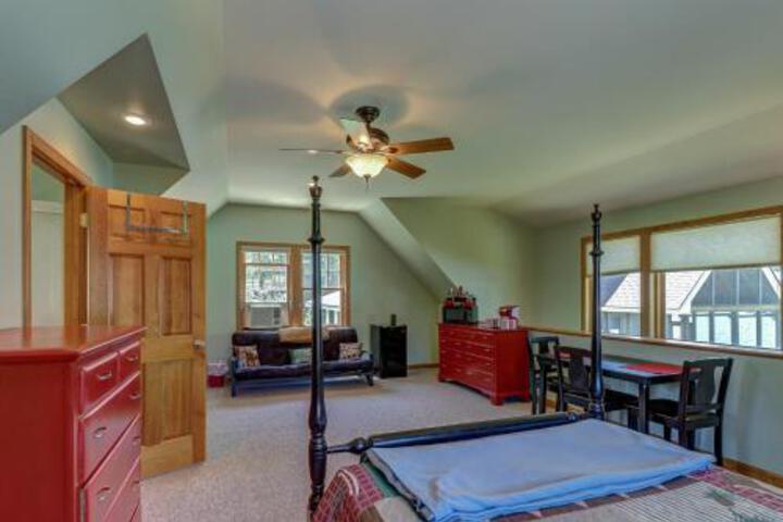 Lake Breeze Studio - thumb 2