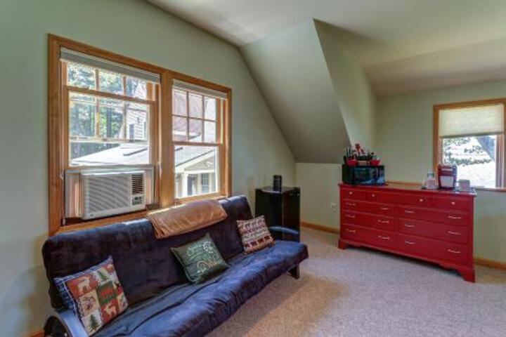 Lake Breeze Studio - thumb 6