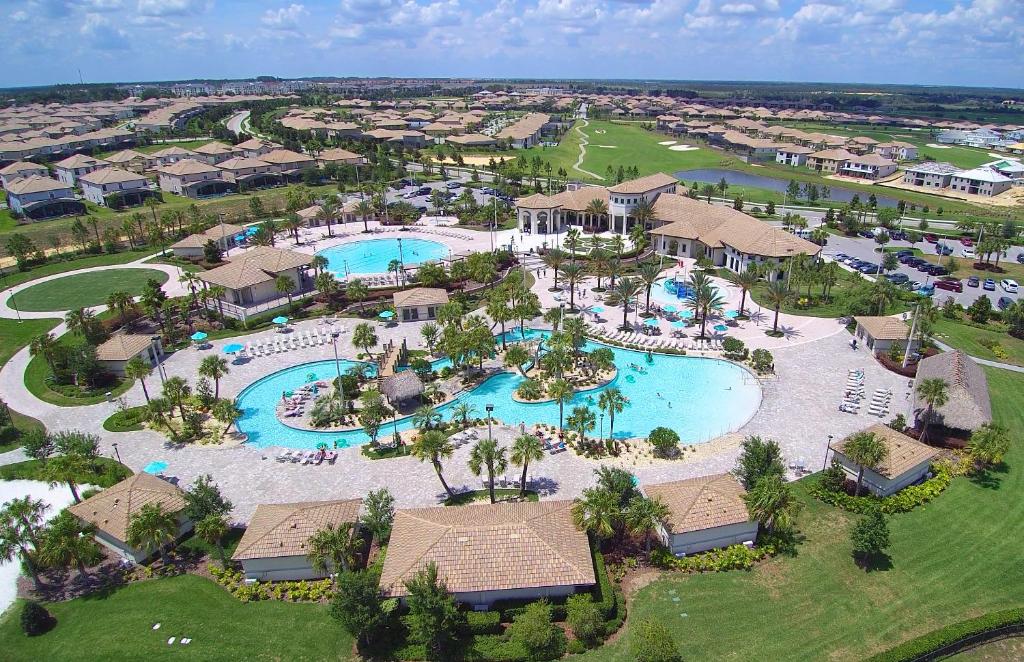 Four Bedroom With Pool 1565 - thumb 2