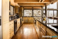 Yaak Mt Accommodation Los Angeles