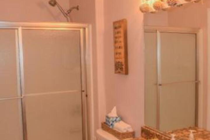 John & Margaret Pelland Condo - thumb 3