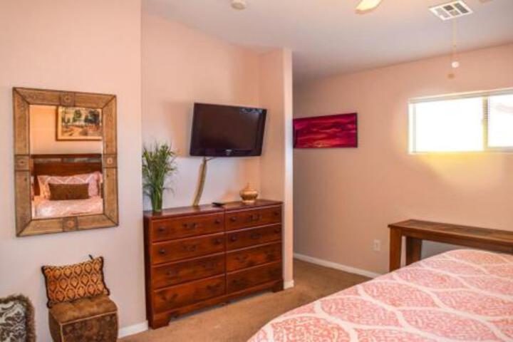 John & Margaret Pelland Condo - thumb 1