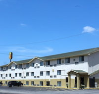 Super 8 by Wyndham Topeka/Wanamaker RD/I-70 - Accommodation Los Angeles