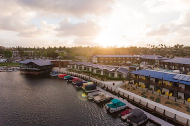 Lakehouse Hotel And Resort - thumb 0