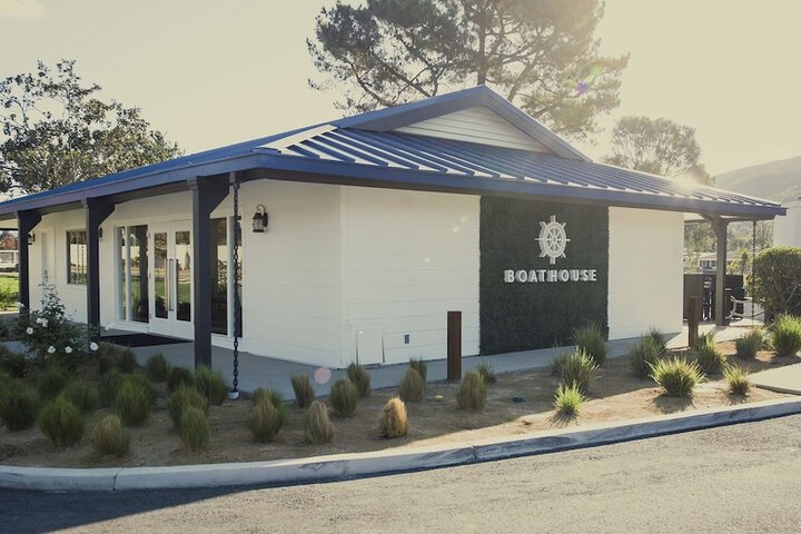 Lakehouse Hotel And Resort - thumb 4