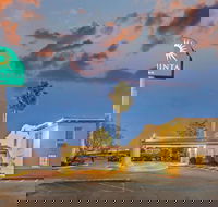 La Quinta Inn by Wyndham New Orleans Causeway - Accommodation Los Angeles