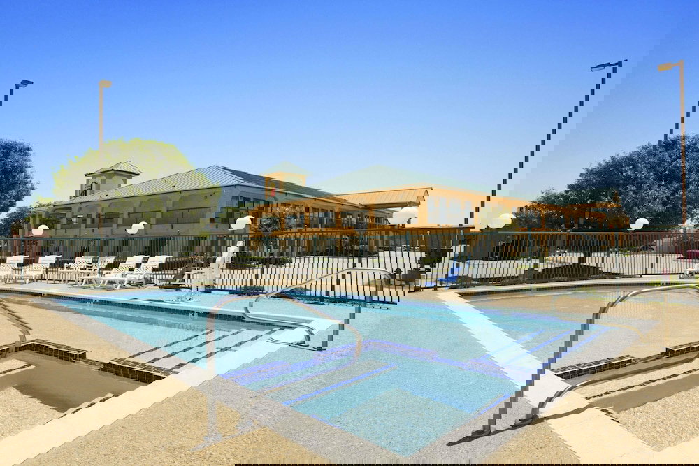 Super 8 By Wyndham Grand Prairie Southwest - thumb 1