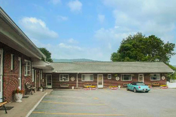 Judy's Motel Bedford - thumb 1